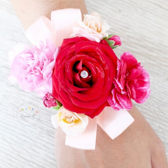 Boutonnière /Corsage by Roseveelt Florist - 001 Boutonnière /Corsage by Roseveelt Florist - 001