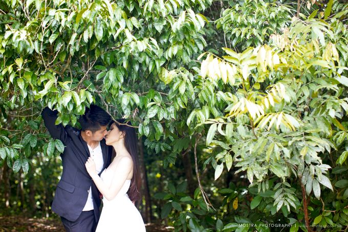 Holy & Yessy Prewedding Photoshoot by MOSTRA PHOTOGRAPHY - 004