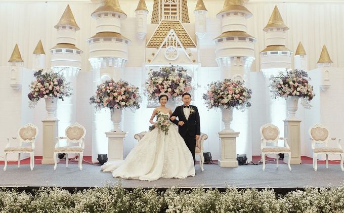 Compilation of White Themed Wedding by Skenoo Hall Emporium Pluit by IKK Wedding - 001 Compilation of White Themed Wedding by Skenoo Hall Emporium Pluit by IKK Wedding - 001