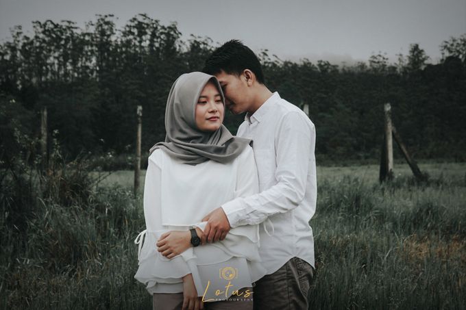 Prewedding Dessy & Fachri by Lotus Photography - 020 Prewedding Dessy & Fachri by Lotus Photography - 020