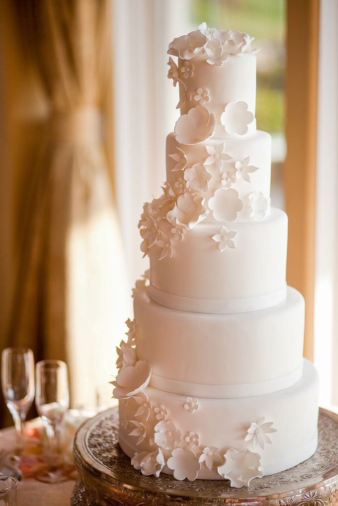 Wedding cakes and cupcakes by CUPCAKES COMPANY - 009 Wedding cakes and cupcakes by CUPCAKES COMPANY - 009