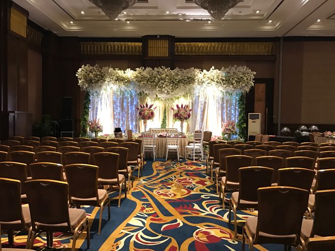 The wedding of Anggita & Yoga 9 April 2017 by eL Royale Hotel Bandung d/h Grand Royal Panghegar - 002 The wedding of Anggita & Yoga 9 April 2017 by eL Royale Hotel Bandung d/h Grand Royal Panghegar - 002