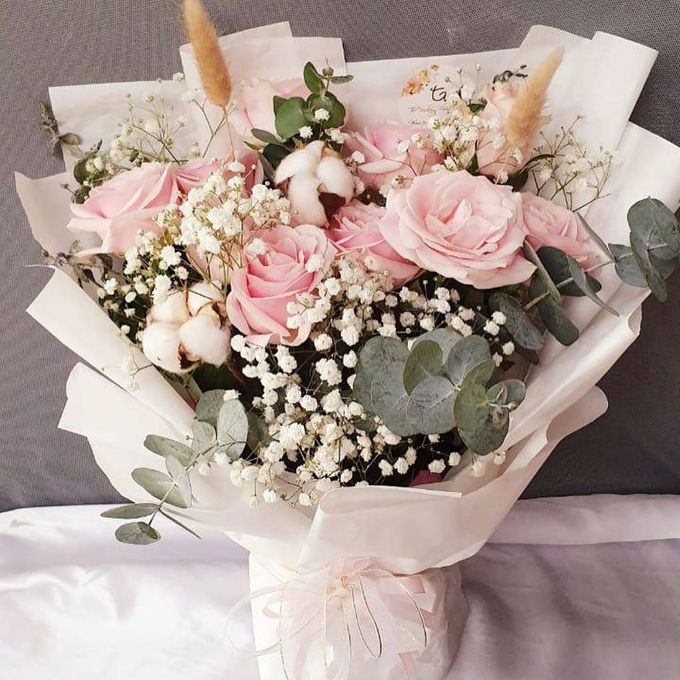Flower Bouquet by The Vividiary Florist - 004 Flower Bouquet by The Vividiary Florist - 004