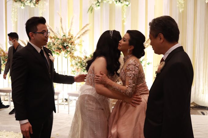 Lounge Jazz wedding band at Double Tree Jakarta by Double V Entertainment by Double V Entertainment - 035 Lounge Jazz wedding band at Double Tree Jakarta by Double V Entertainment by Double V Entertainment - 035