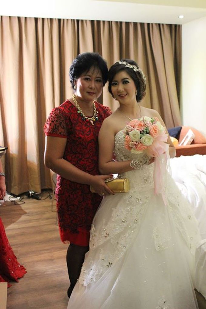 Wedding Make Up Of Marissa & Gunawan @KUPANG-NTT by Natalia Ingkiriwang Bride Make Up - 014