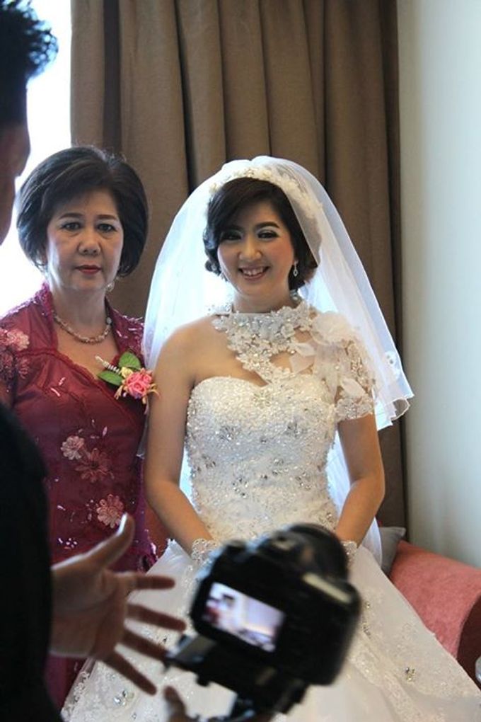 Wedding Make Up Of Marissa & Gunawan @KUPANG-NTT by Natalia Ingkiriwang Bride Make Up - 011