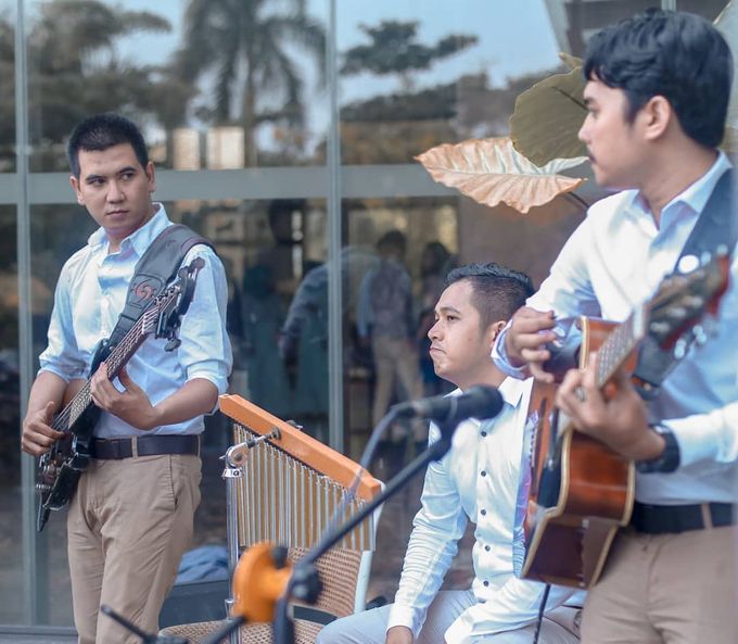Accoustic Day on Adit & Fina's Wedding by Jadi Musik Project - 003 Accoustic Day on Adit & Fina's Wedding by Jadi Musik Project - 003