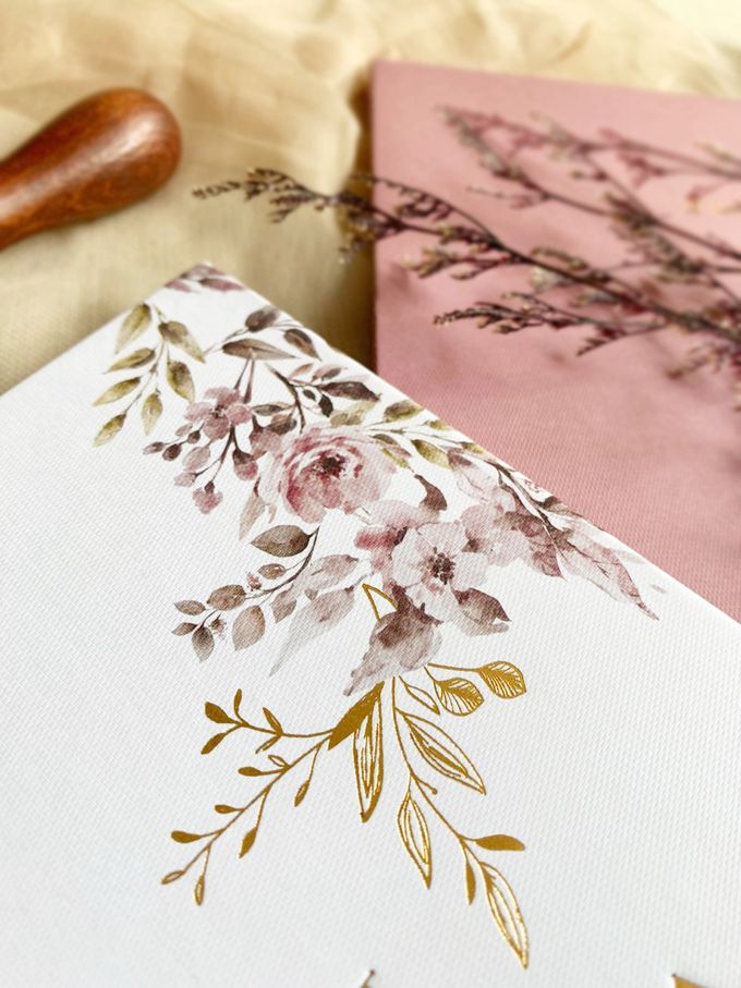 Modern Floral by Trouvaille Invitation - 002 Modern Floral by Trouvaille Invitation - 002