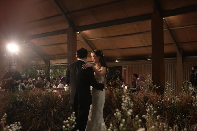 Intimate Rustic Forest Wedding by Manten Ballroom - 013 Intimate Rustic Forest Wedding by Manten Ballroom - 013