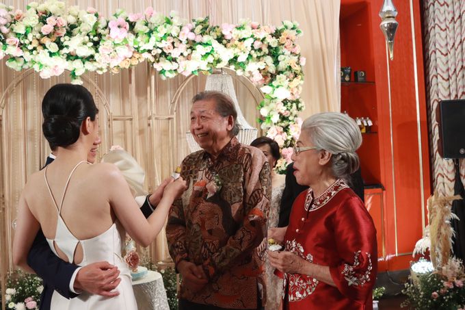 Fine Dinning Intimate entertainment wedding at Alto Restaurant Four Seasons Jakarta - Double V Entertainment by Hian Tjen - 021 Fine Dinning Intimate entertainment wedding at Alto Restaurant Four Seasons Jakarta - Double V Entertainment by Hian Tjen - 021