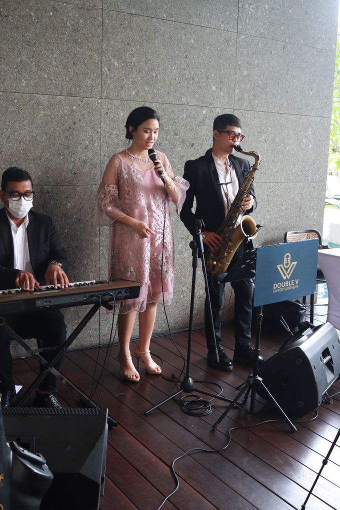 Jazz band for wedding at Forest by wyls kitchen jakarta - Double V entertainment by Double V Entertainment - 026