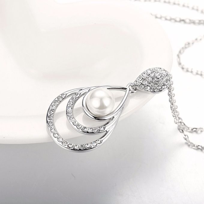 TIARIA Diamond Enlarged Pearl Gold Necklace Perhiasan Emas Kalung Berlian by TIARIA - 002 TIARIA Diamond Enlarged Pearl Gold Necklace Perhiasan Emas Kalung Berlian by TIARIA - 002