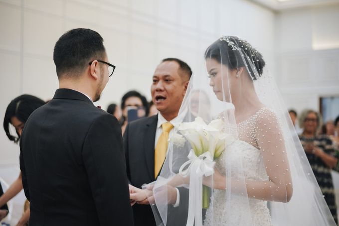 Holy Matrimony Moment at Menara Mandiri by Menara Mandiri by IKK Wedding (ex. Plaza Bapindo) - 003 Holy Matrimony Moment at Menara Mandiri by Menara Mandiri by IKK Wedding (ex. Plaza Bapindo) - 003