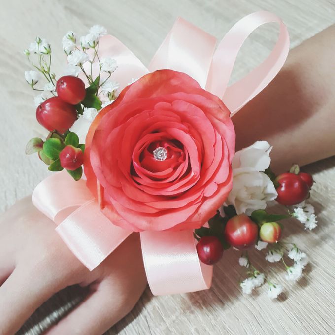 Boutonnière /Corsage by Roseveelt Florist - 006 Boutonnière /Corsage by Roseveelt Florist - 006