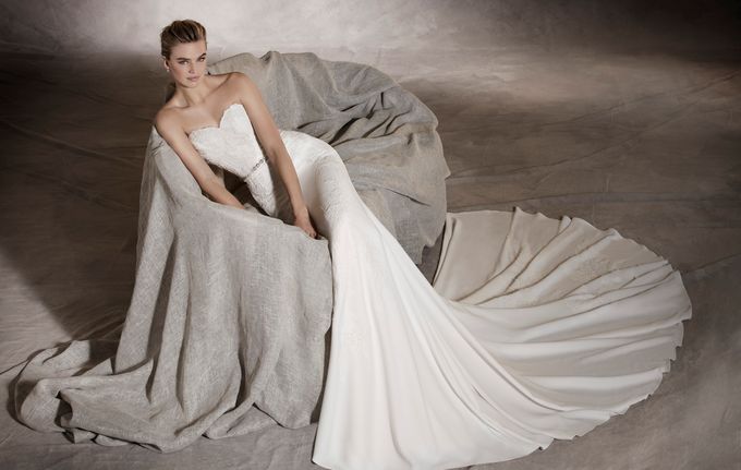 Pronovias by DESIGNER BRIDAL ROOM - 016 Pronovias by DESIGNER BRIDAL ROOM - 016