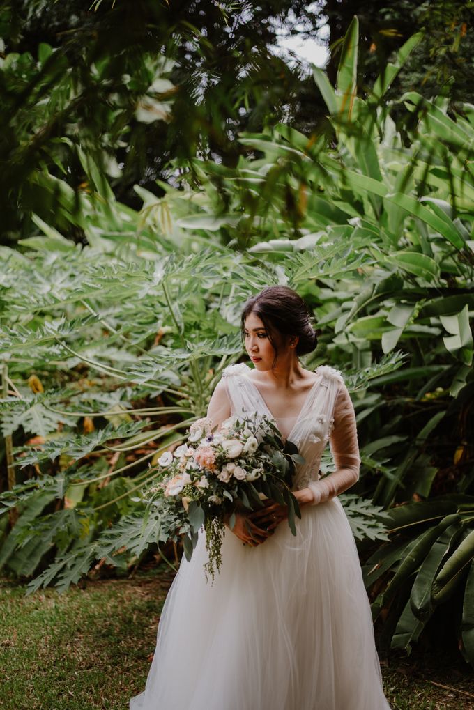 Rustic White Wedding of Astrina Chandra by Vicario Bride - 012 Rustic White Wedding of Astrina Chandra by Vicario Bride - 012
