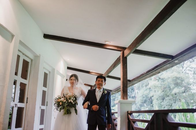 Rustic White Wedding of Astrina Chandra by Vicario Bride - 015 Rustic White Wedding of Astrina Chandra by Vicario Bride - 015