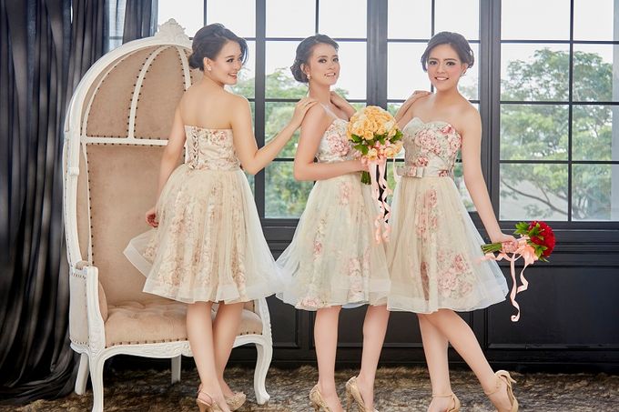 Family portrait with oyong sister by Lademoiselle Bridesmaids - 002 Family portrait with oyong sister by Lademoiselle Bridesmaids - 002