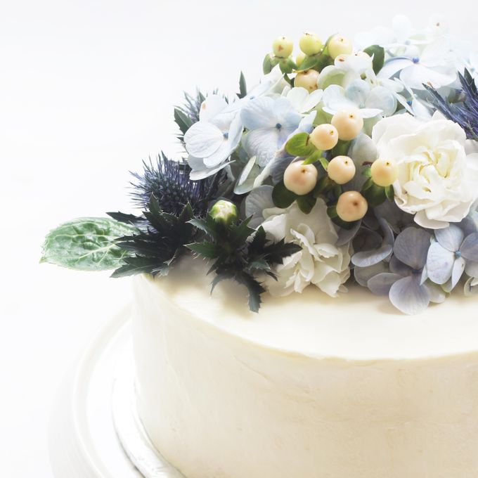 Party Cake - Frosted Cake with Imported Flowers by Lareia Cake & Co. - 005