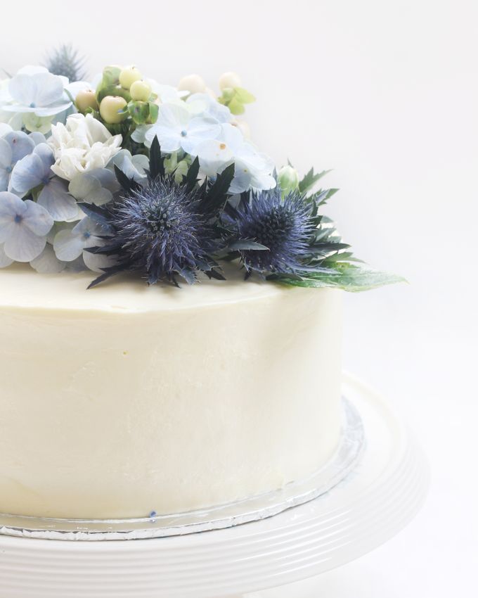 Party Cake - Frosted Cake with Imported Flowers by Lareia Cake & Co. - 004 Party Cake - Frosted Cake with Imported Flowers by Lareia Cake & Co. - 004