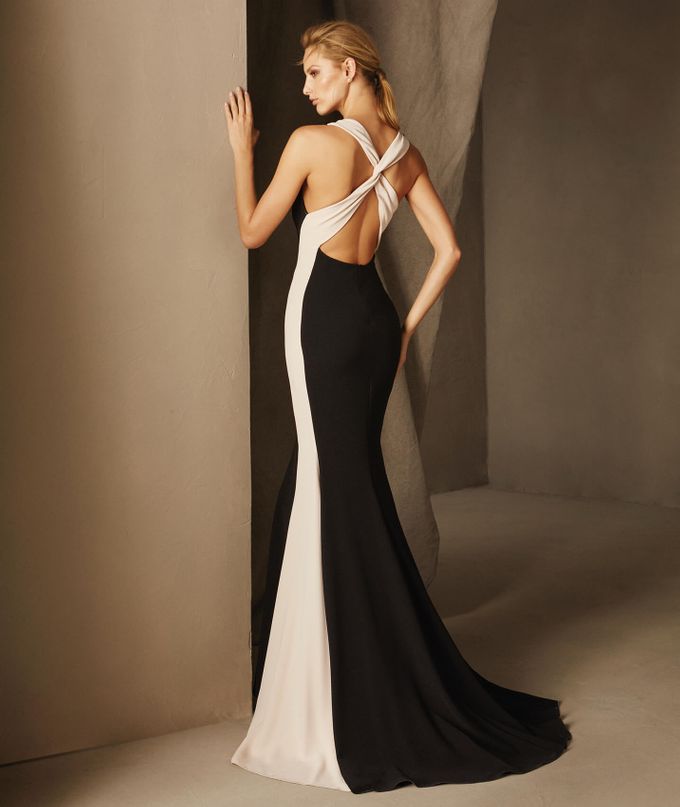 Pronovias by DESIGNER BRIDAL ROOM - 023 Pronovias by DESIGNER BRIDAL ROOM - 023
