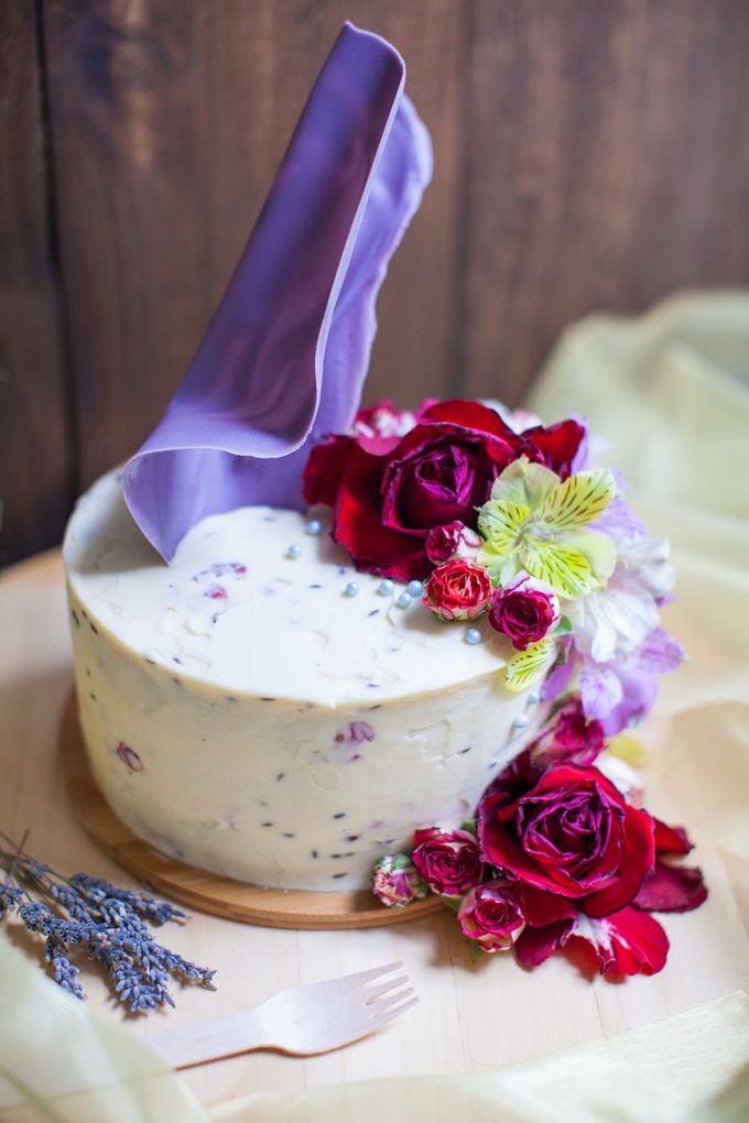 Chocolate Crowns & Florals by Cake & Wildflour - 009 Chocolate Crowns & Florals by Cake & Wildflour - 009