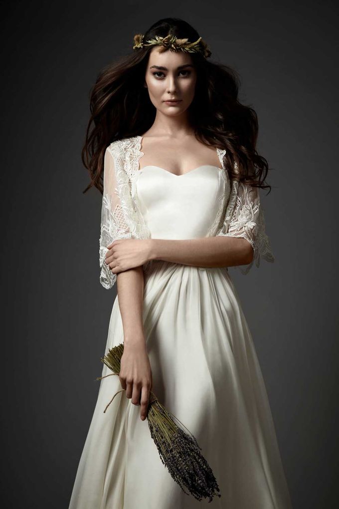 Catherine Deane by Frieda Brides - 003 Catherine Deane by Frieda Brides - 003
