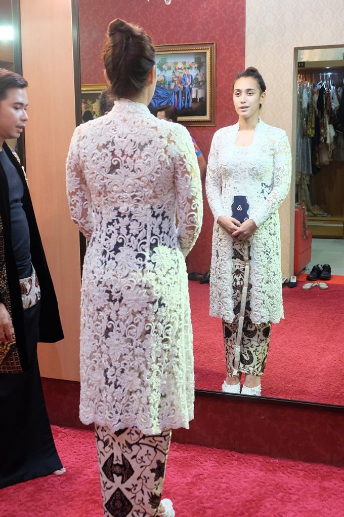 WEDDING CEREMONY KEBAYA MODERN / TRADISIONAL by DELMORA - 003 WEDDING CEREMONY KEBAYA MODERN / TRADISIONAL by DELMORA - 003