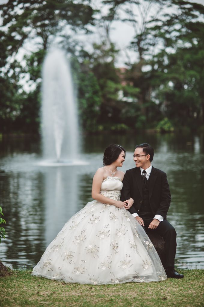 prewedding outdoor amel & felix by Francis'k Bride - 007