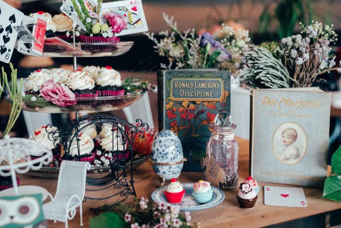 Madhatter's Party Themed Shoot x Melissa Koh by Ever & Blue Floral Design - 003 Madhatter's Party Themed Shoot x Melissa Koh by Ever & Blue Floral Design - 003