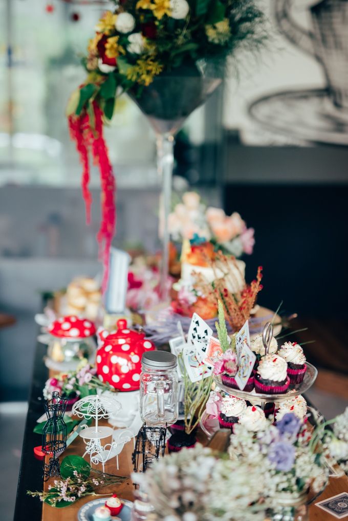 Madhatter's Party Themed Shoot x Melissa Koh by Ever & Blue Floral Design - 042 Madhatter's Party Themed Shoot x Melissa Koh by Ever & Blue Floral Design - 042
