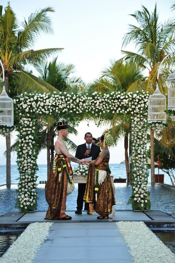 Wedding & Dinner of Dwinisa & Nathan by The Royal Santrian Luxury Beach Villa - 009