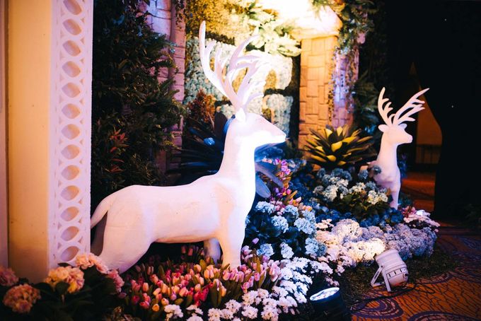 Edwin & Grace Wedding Day By Dhika by Shangri-La Hotel, Surabaya - 001