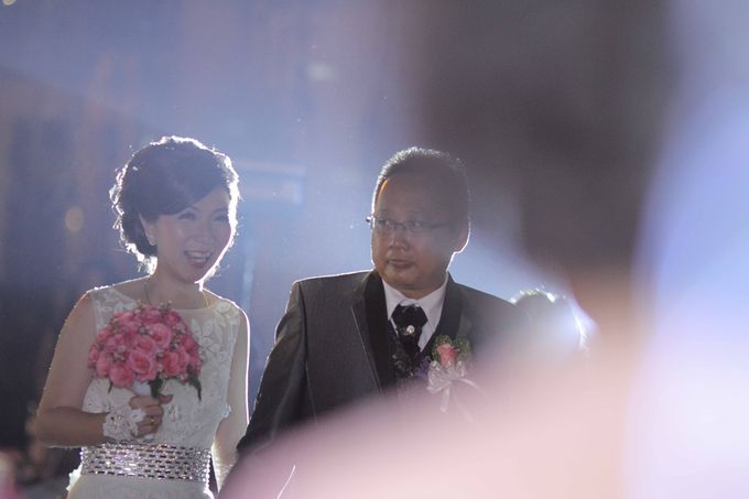 The Wedding Day of Ferry and Raisa by Loov Pictura - 039