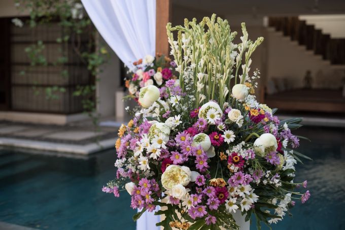 Flower Arrangement by Nyaman Villas - 001