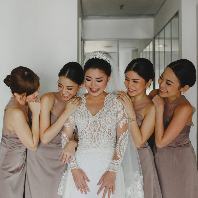 Cathedral Jakarta & The Edge Uluwatu | Duo City Wedding of Julia & Erick by ILUMINEN - 007 Cathedral Jakarta & The Edge Uluwatu | Duo City Wedding of Julia & Erick by ILUMINEN - 007