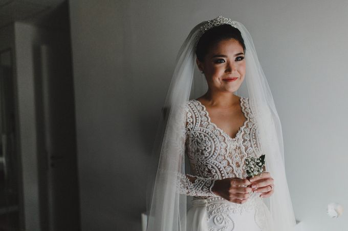Cathedral Jakarta & The Edge Uluwatu | Duo City Wedding of Julia & Erick by ILUMINEN - 017 Cathedral Jakarta & The Edge Uluwatu | Duo City Wedding of Julia & Erick by ILUMINEN - 017