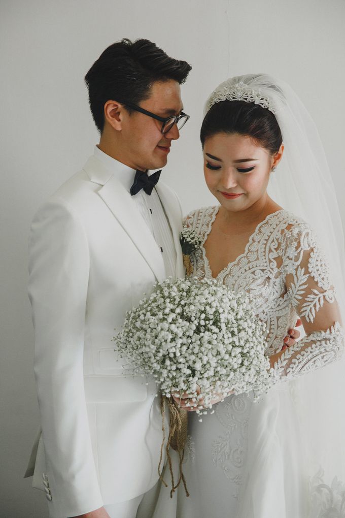 Cathedral Jakarta & The Edge Uluwatu | Duo City Wedding of Julia & Erick by ILUMINEN - 019