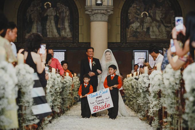 Cathedral Jakarta & The Edge Uluwatu | Duo City Wedding of Julia & Erick by ILUMINEN - 024