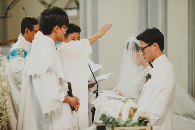 Cathedral Jakarta & The Edge Uluwatu | Duo City Wedding of Julia & Erick by ILUMINEN - 032