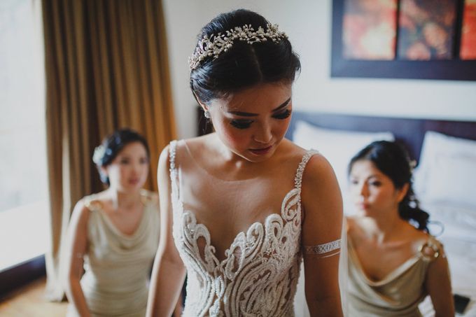 Cathedral Jakarta & The Edge Uluwatu | Duo City Wedding of Julia & Erick by ILUMINEN - 047 Cathedral Jakarta & The Edge Uluwatu | Duo City Wedding of Julia & Erick by ILUMINEN - 047