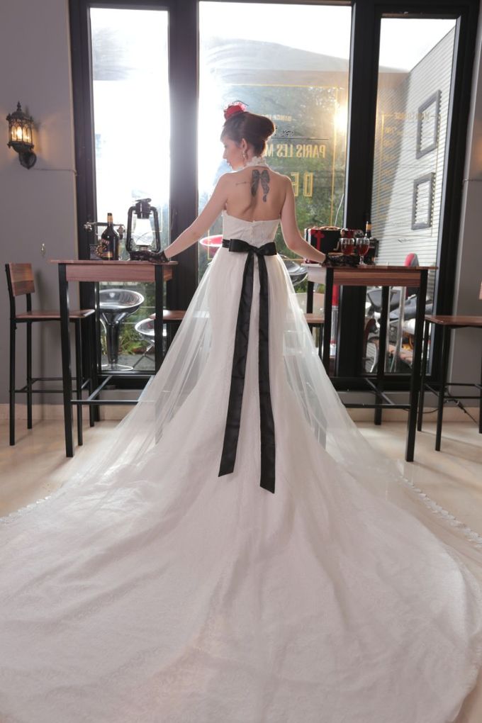 Photoshoot wedding gown by KYRIA WEDDING - 005