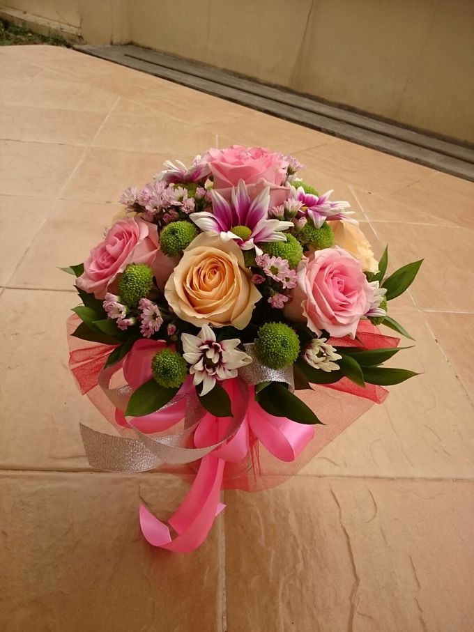 Wedding handbouquet by D'vinn Florist - 003