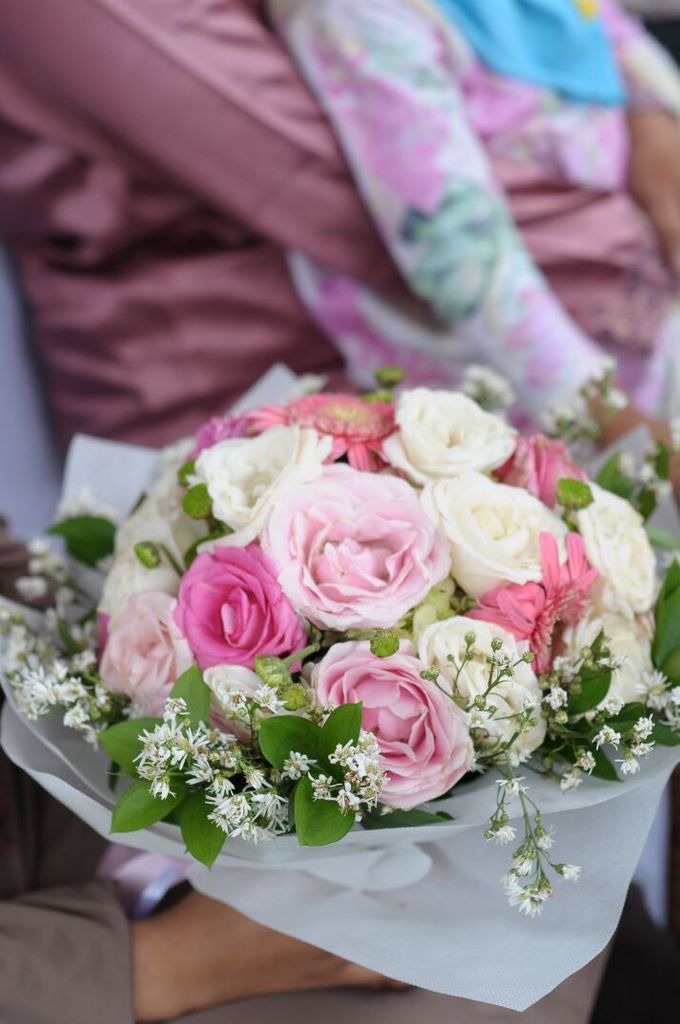 Devy & Ryan Engagement by Garland Galore Flower Shop - 001 Devy & Ryan Engagement by Garland Galore Flower Shop - 001