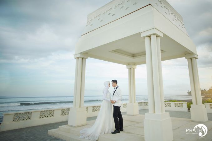 Beautiful Pre Wedding Photoshoot at Collonial Place by Rumah Luwih Beach Resort - 005