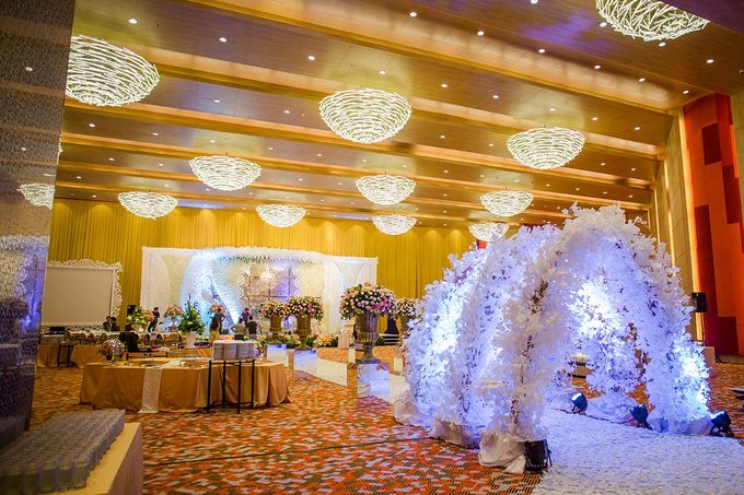 The Wedding of Albert & Sylvia Grand mercure Kemayoran by The Swan Decoration - 005