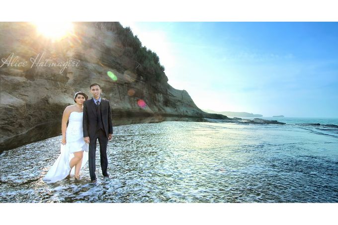 Edy Baroto & Dian Prewedding Photoshoot by Alice Hatmagiri Makeup Artists - 002