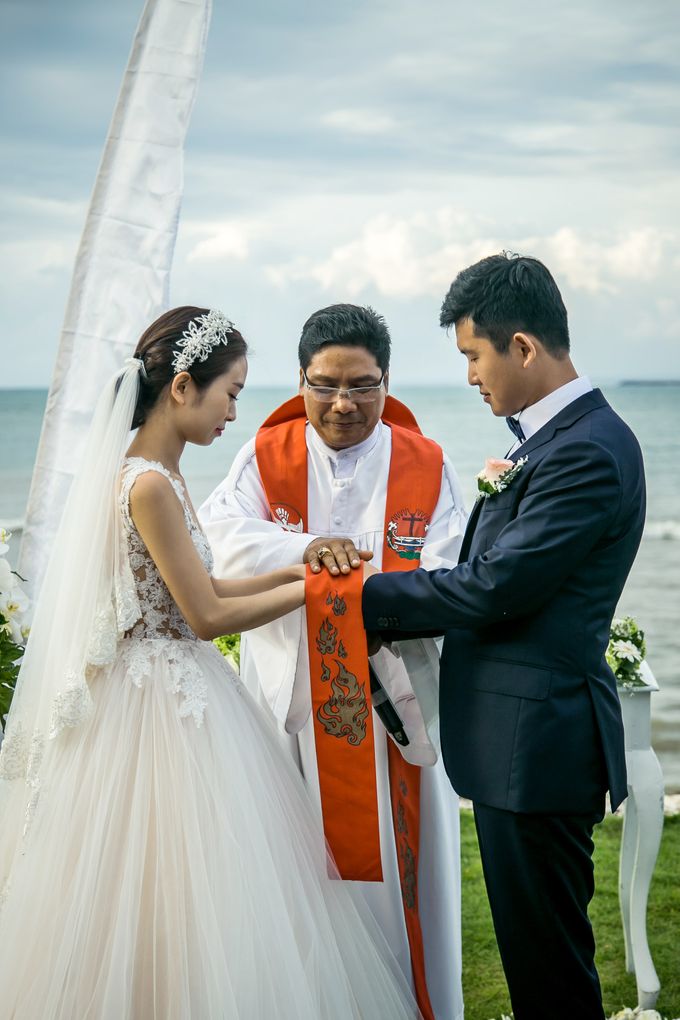 Wedding at Four Seasons Jimbaran Bali by Four Seasons Resort Bali at Jimbaran Bay - 024