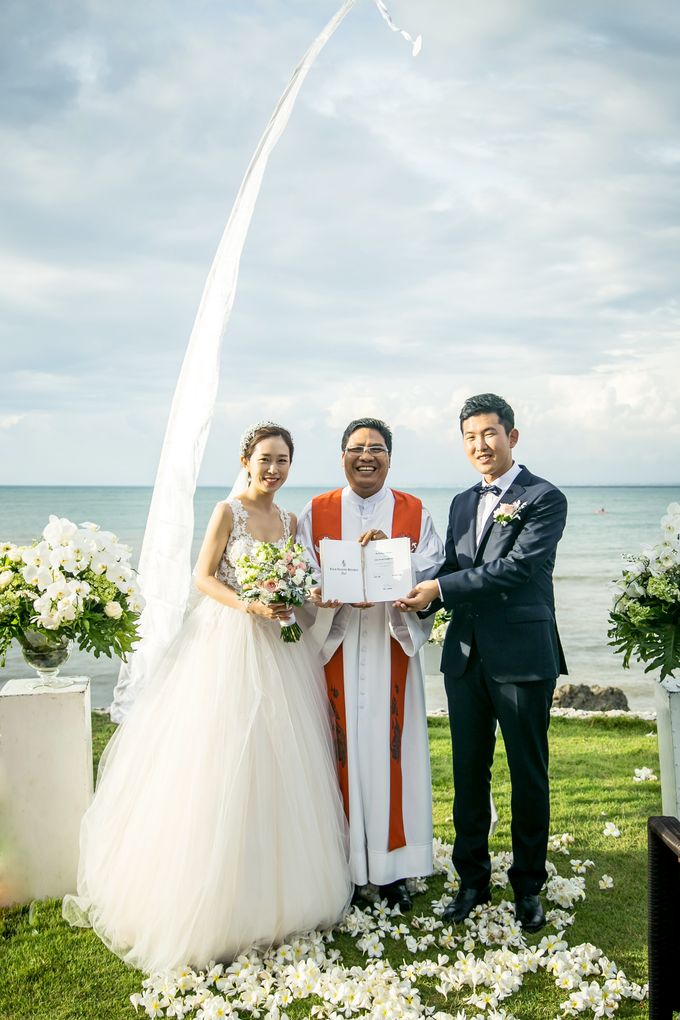 Wedding at Four Seasons Jimbaran Bali by Four Seasons Resort Bali at Jimbaran Bay - 026