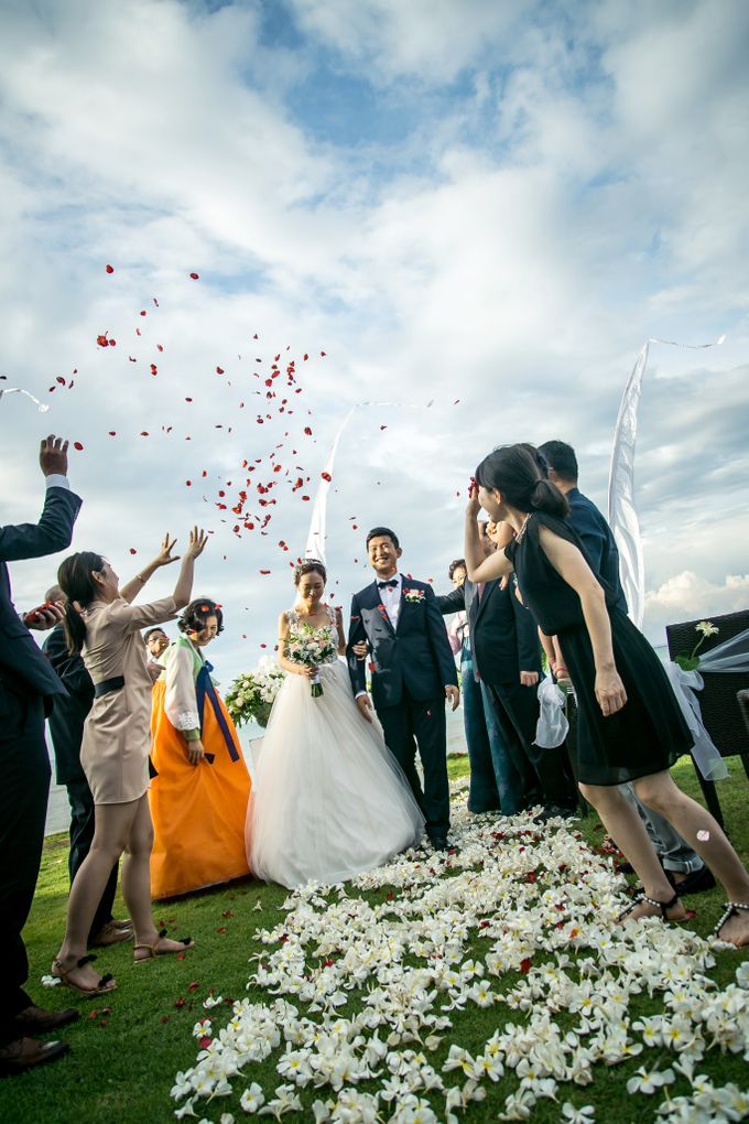 Wedding at Four Seasons Jimbaran Bali by Four Seasons Resort Bali at Jimbaran Bay - 027 Wedding at Four Seasons Jimbaran Bali by Four Seasons Resort Bali at Jimbaran Bay - 027